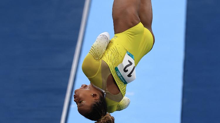 Rebeca Andrade competindo na final do salto feminino na Ginástica Artística do Pan de 2023