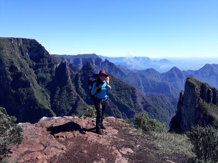 Daiana Antonio da Silva  nos cânions de Santa Catarina - Arquivo pessoal