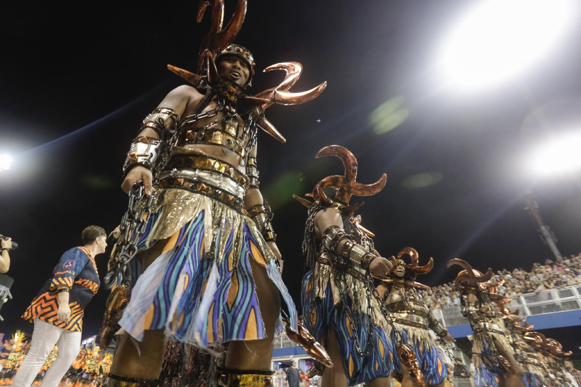 Enredo da Rosas de Ouro pede respeito e igualdade racial - Ricardo Matsukawa/UOL