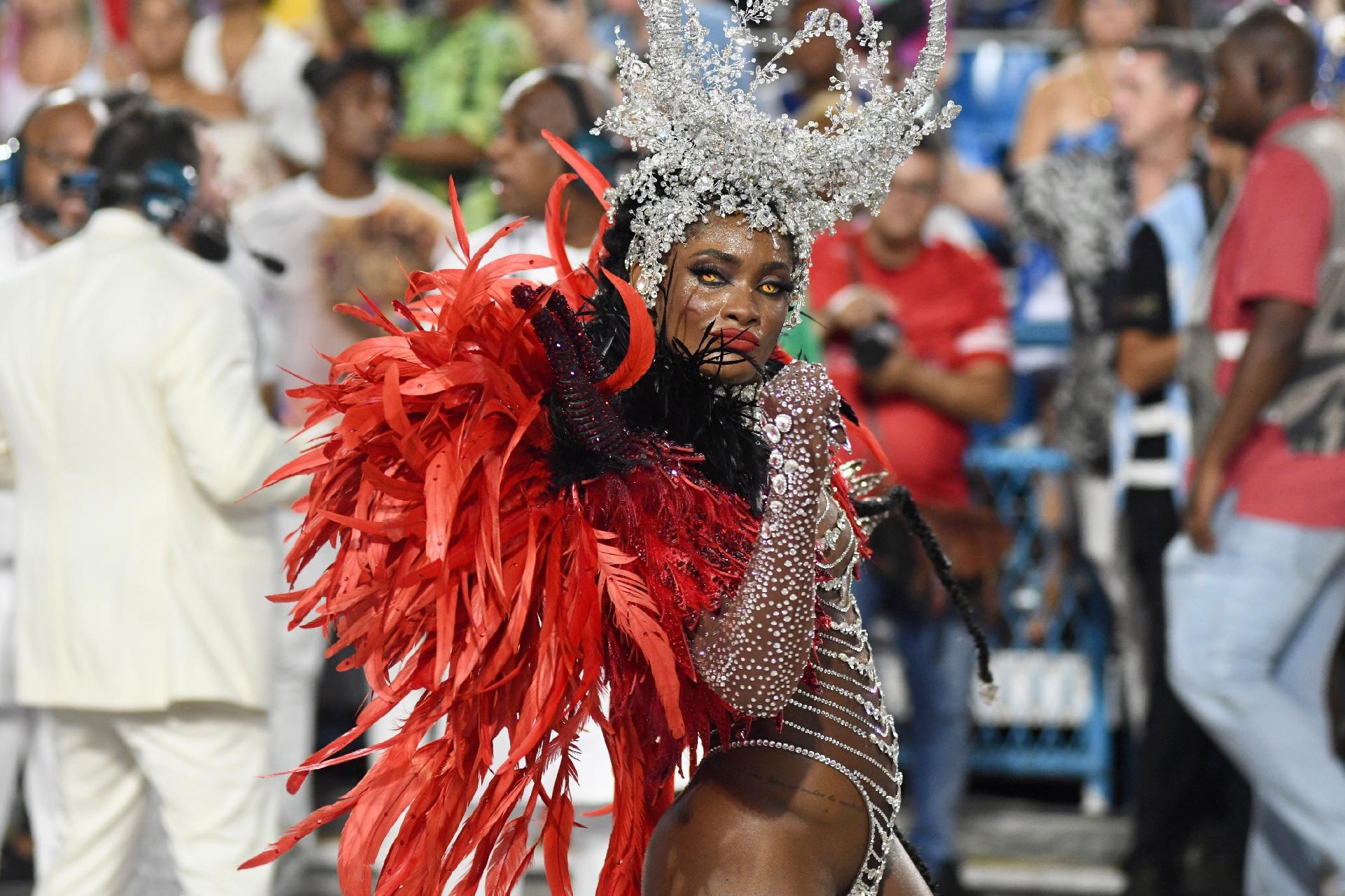 A escola de samba contou a história de Rosa Maria Egipcíaca - Lucas Landau/ UOL