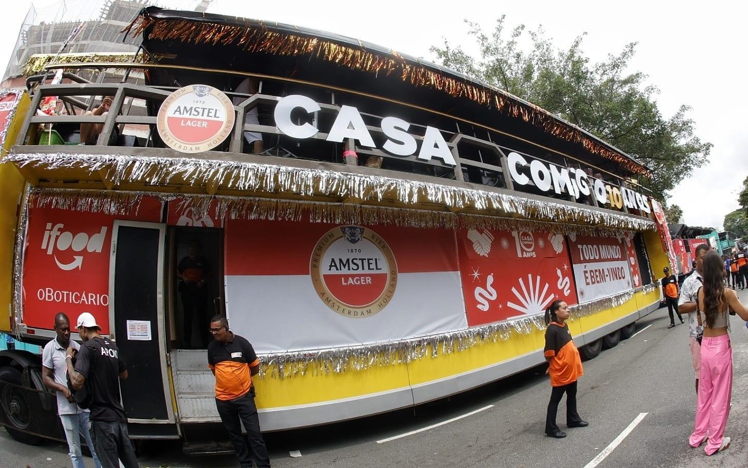 Bloco Casa Comigo se concentra em meio a clima chuvoso - Flávio Florido / UOL