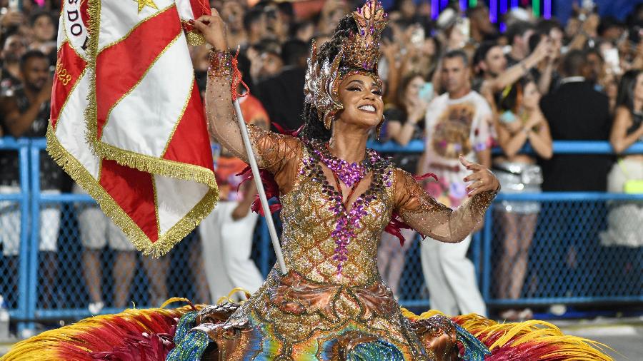 A Unidos de Viradouro fechou o segundo dia de desfiles na Marquês de Sapucaí durante a madrugada desta terça-feira