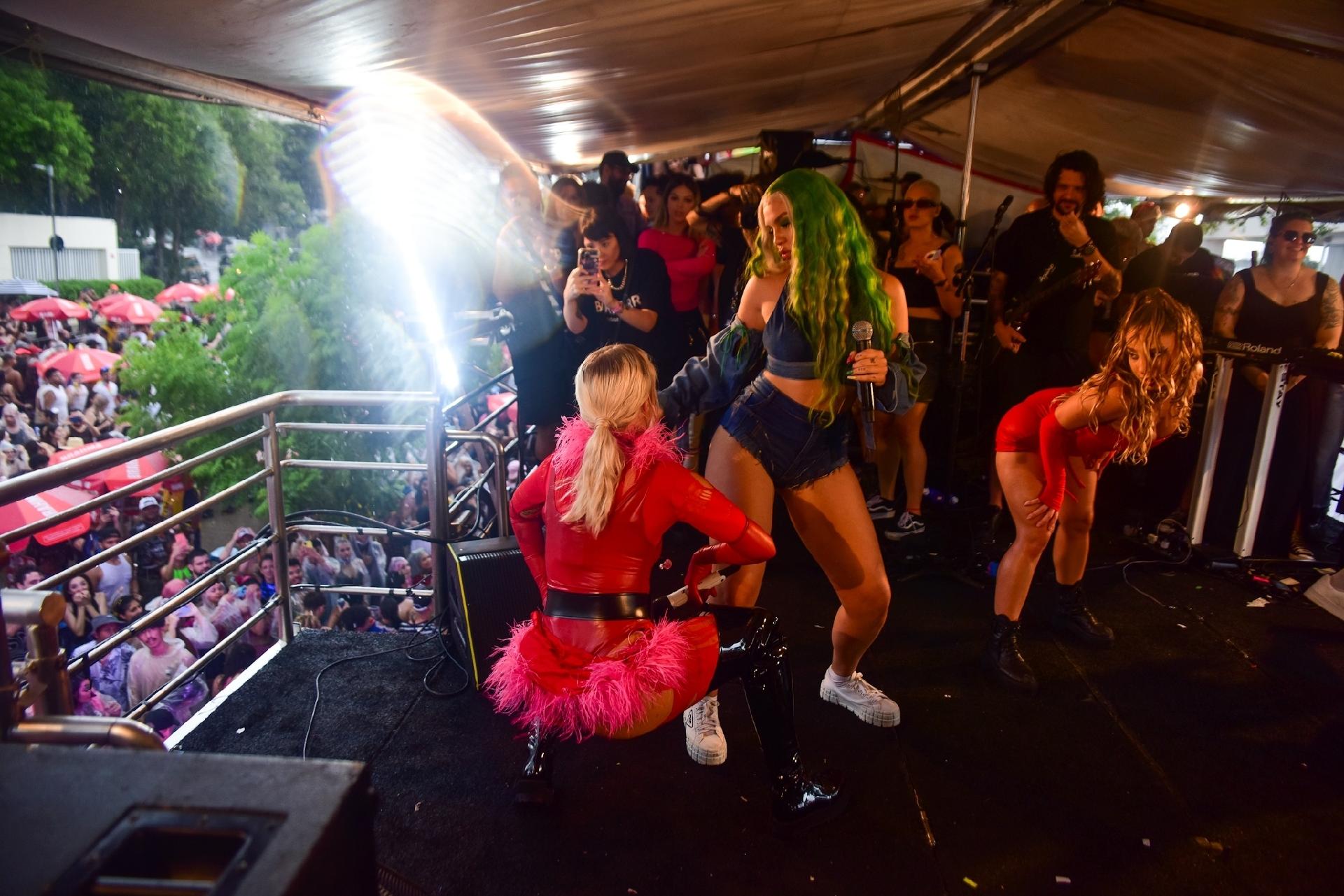 Luisa Sonza aproveita seu bloco 'Modo Surto' em SP - Leo Franco/ Agnews