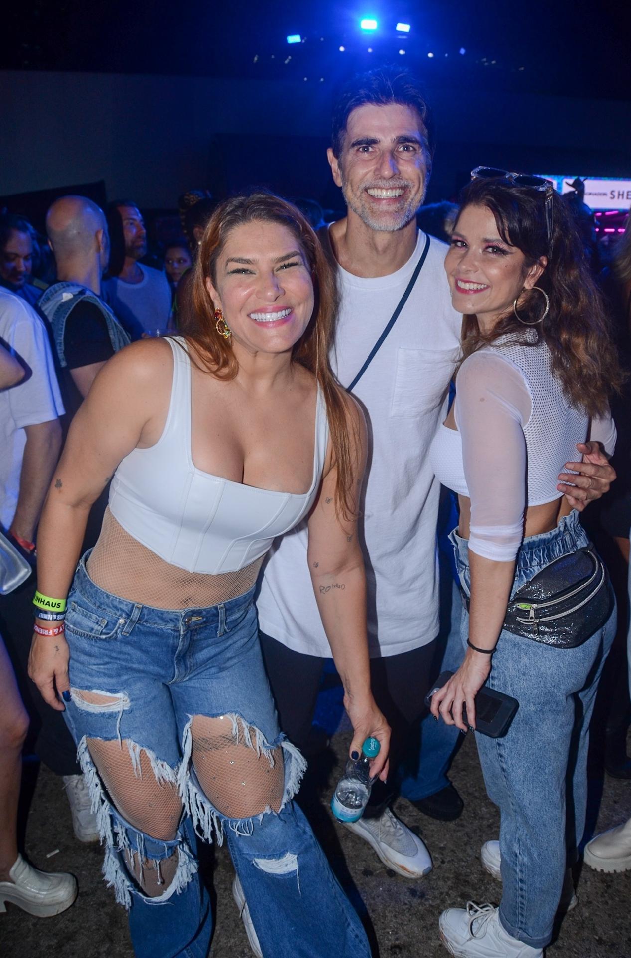 Reynaldo Gianechini, Priscila Fantin e Samara Felippo curtem show de Anitta - Araujo/AgNews