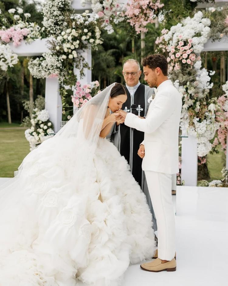 Terceira cerimônia contou com presença de padre