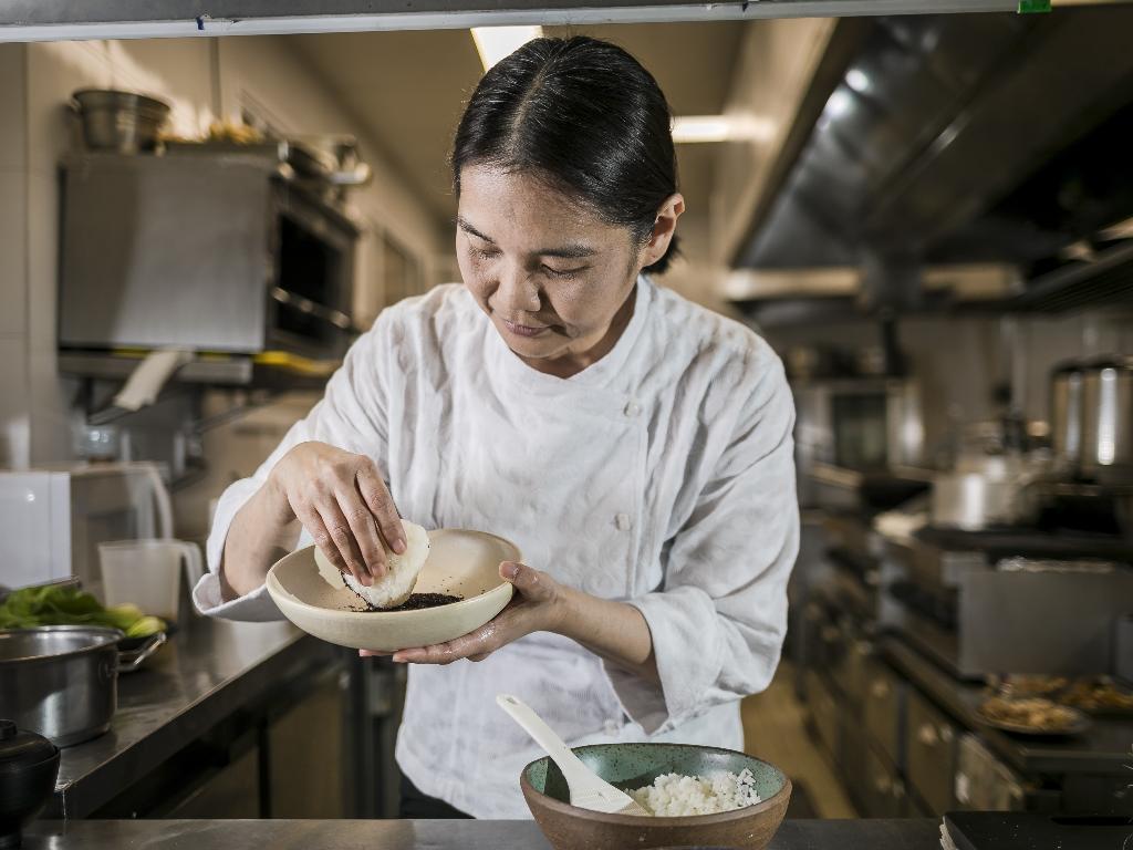 Chef Penha cai nas graças da população de Holambra com culinária Japonesa.  ‹ O Regional