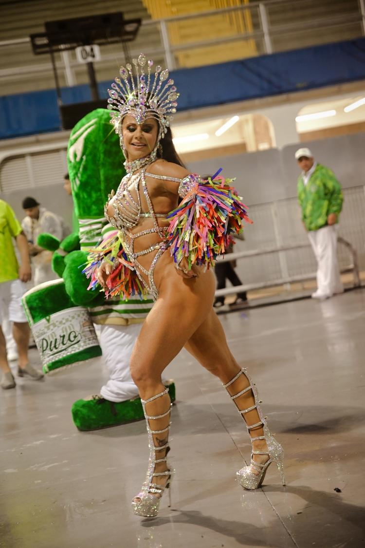 Viviane Araújo no ensaio técnico da Mancha Verde