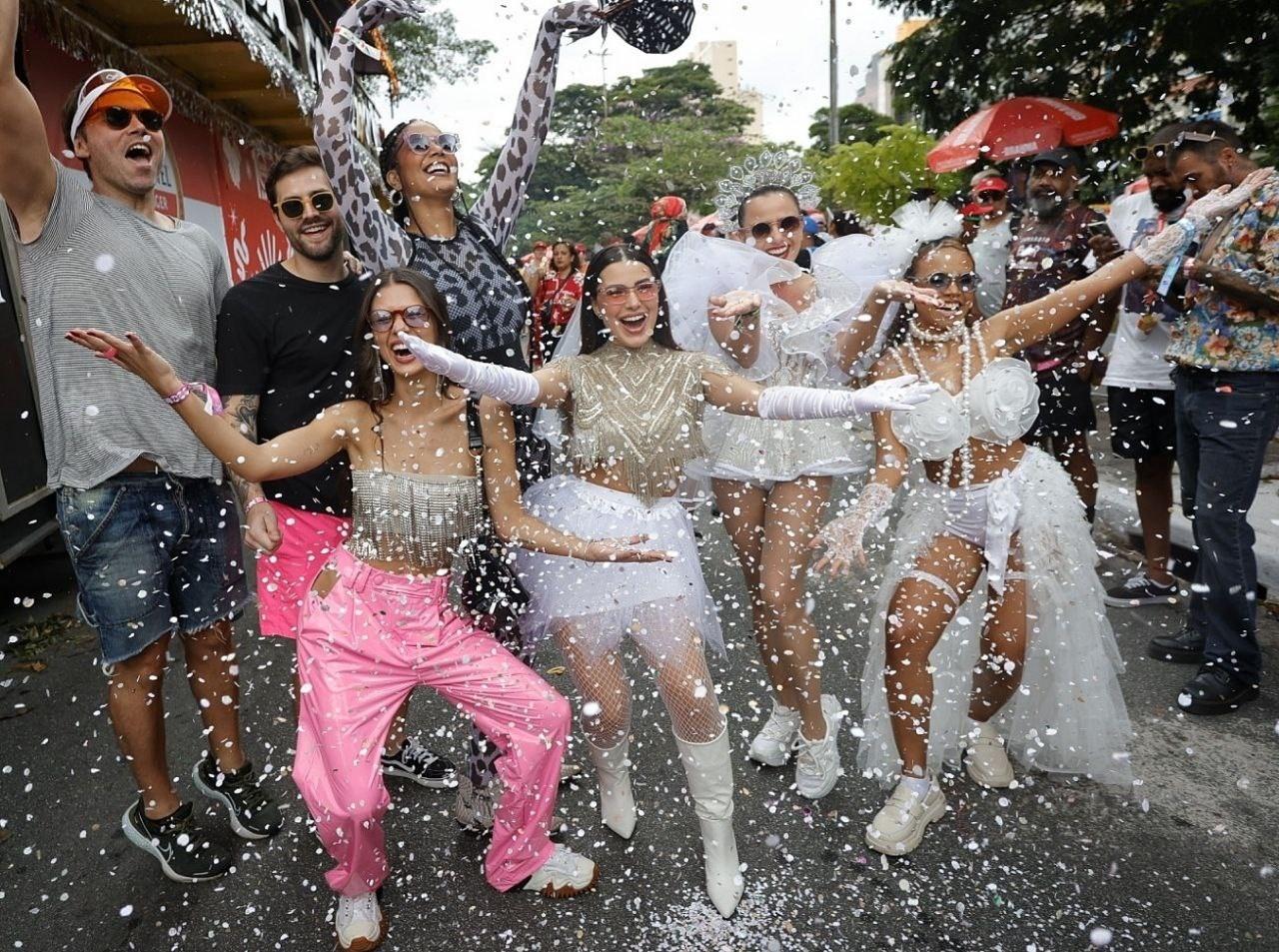 Tati Belchior anima bloco Casa Comigo, em Pinheiros - Flávio Florido / UOL