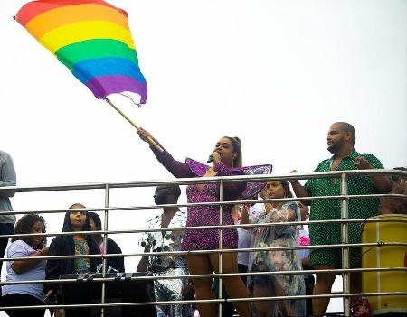 Preta Gil começava os desfiles do Bloco da Preta gritando não à homofobia Preta Gil começava os desfiles do Bloco da Preta gritando não à homofobia