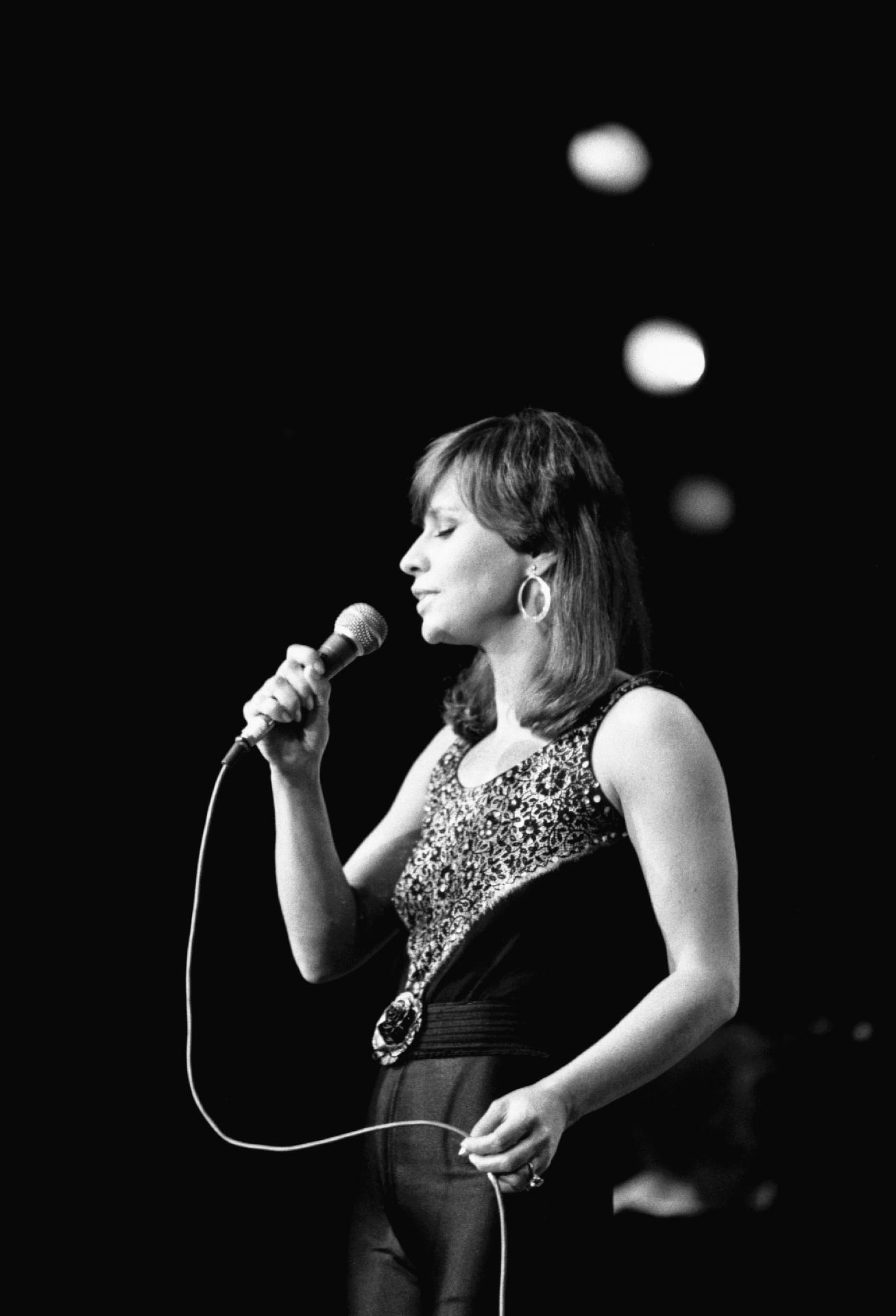 Astrud Gilberto, a voz de Garota de Ipanema em inglês, morre aos 83