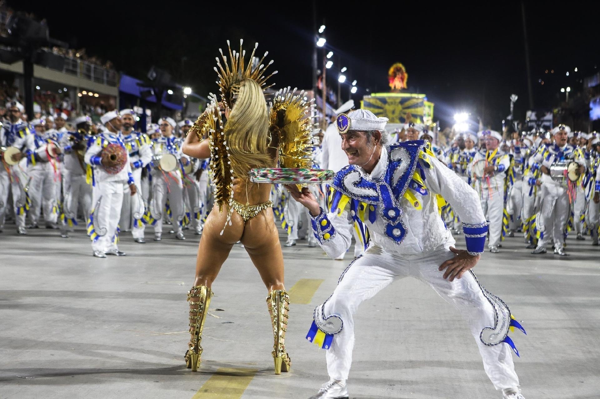 Lexa samba muito na avenida durante desfile da Unidos da Tijuca - Zô Guimarães/ UOL