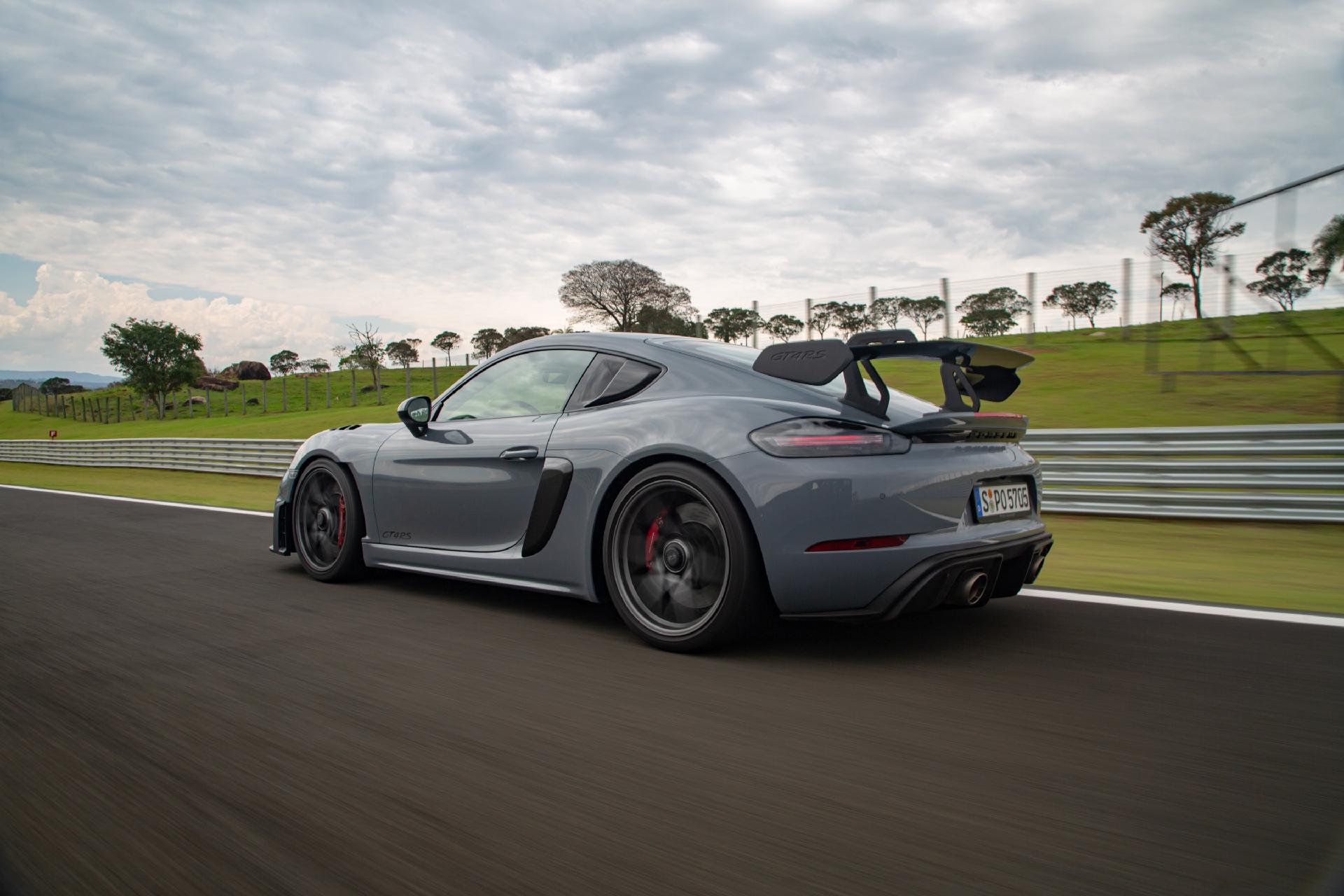 Porsche 718 Cayman GT4 RS - Divulgação