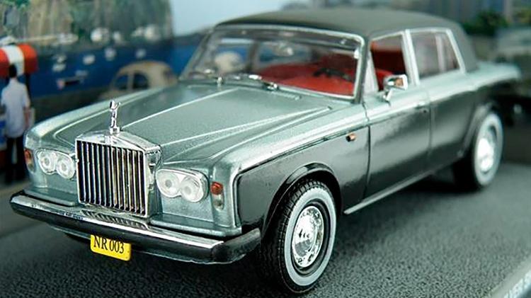 Rolls-Royce do 007 ganhou miniatura que reproduz até a placa que o carro de luxo tinha no filme
