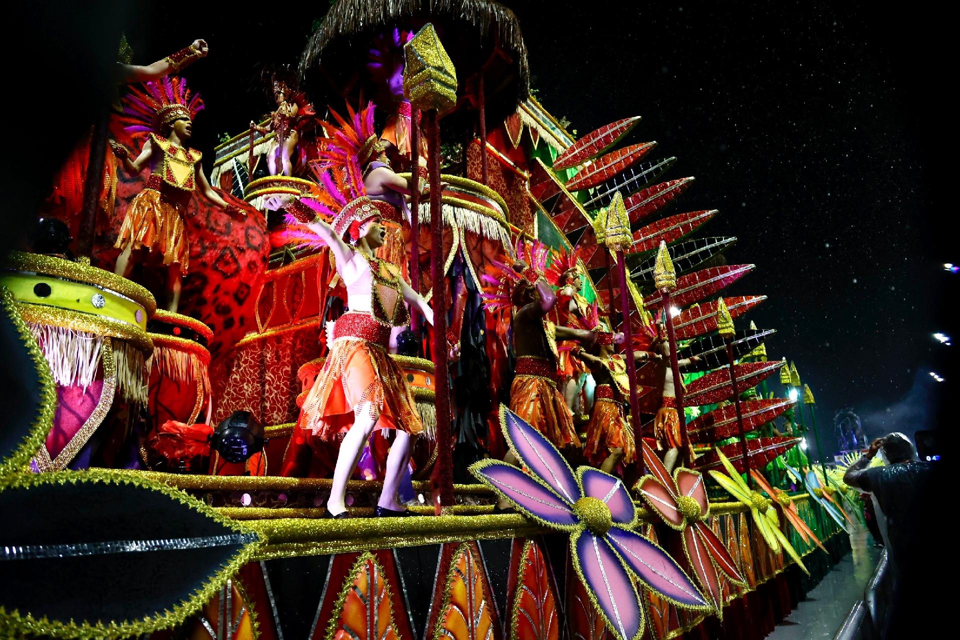 Barroca Zona Sul conta a história dos guaicurus - Mariana Pekin/UOL