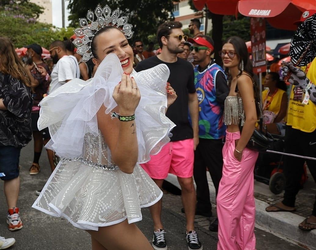 Atriz Natallia Rodrigues aproveita bloco Casa Comigo - Flávio Florido / UOL