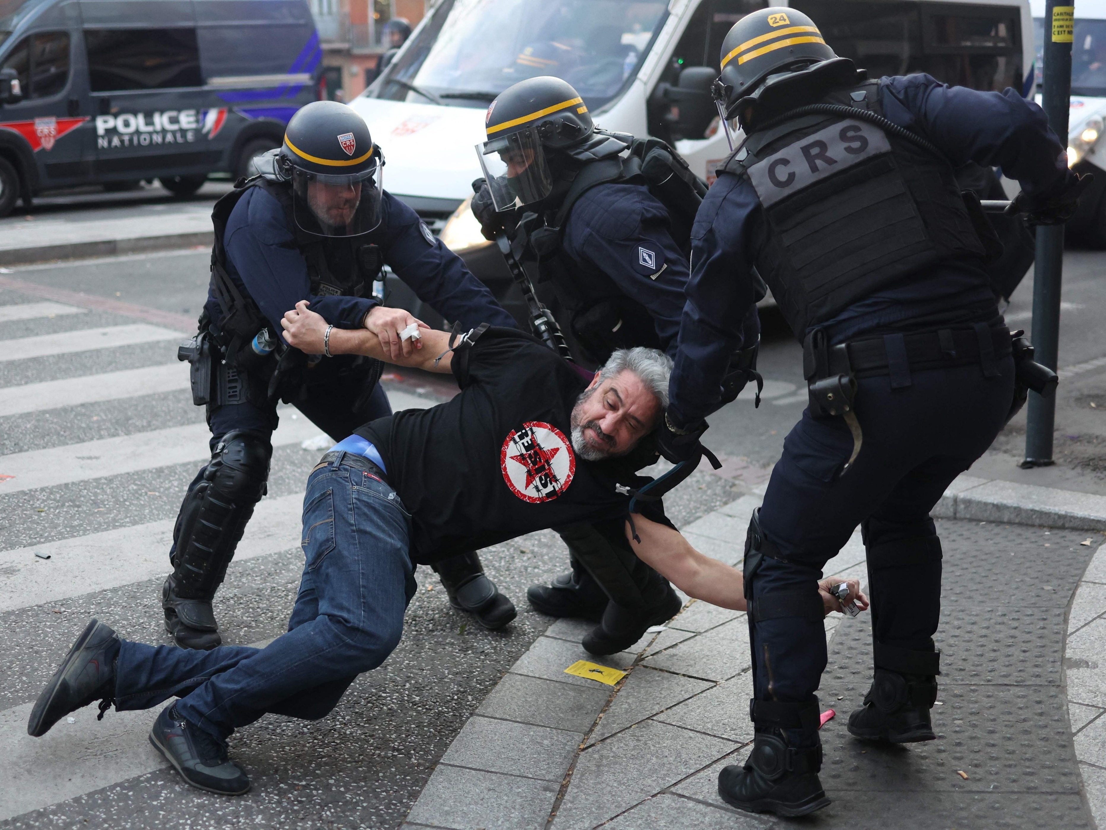 Argentina vai usar policiais federais contra protestos nas ruas