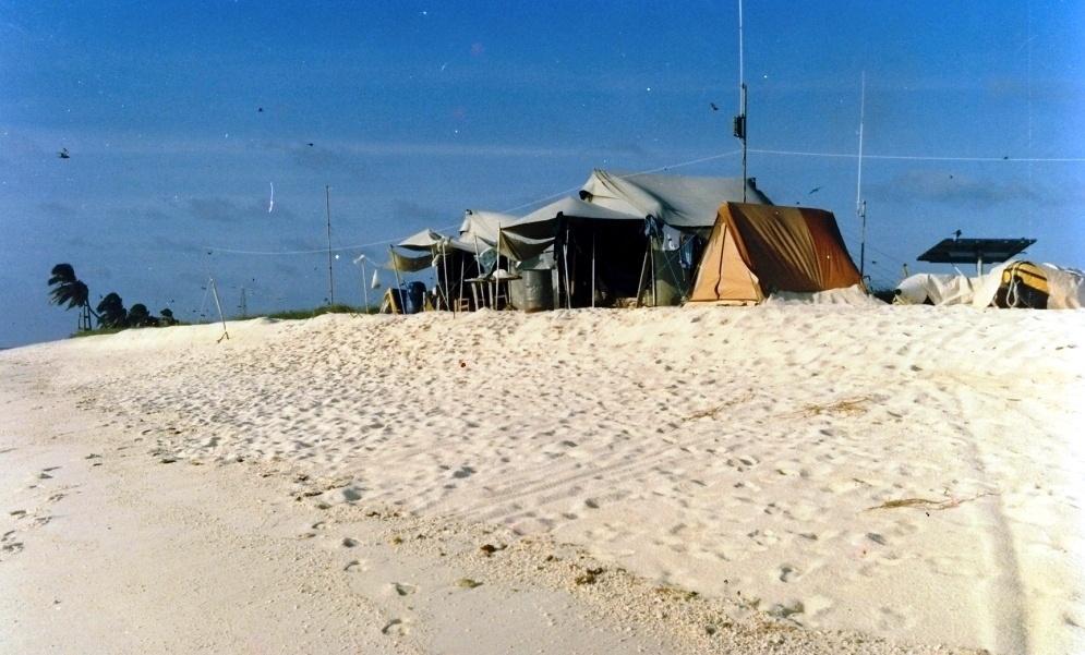 Atol das Rocas na época das barracas, nos anos 90 - Arquivo Pessoal