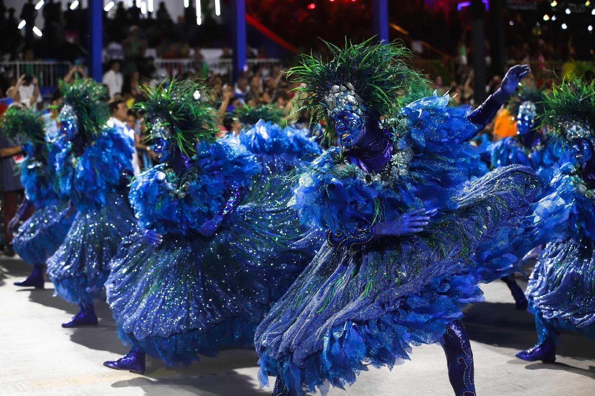 "É onda que vai, é onda que vem. Serei a Baía de Todos os Santos a se mirar no samba da minha Terra" foi o enredo escolhido - Zô Guimarães/ UOL