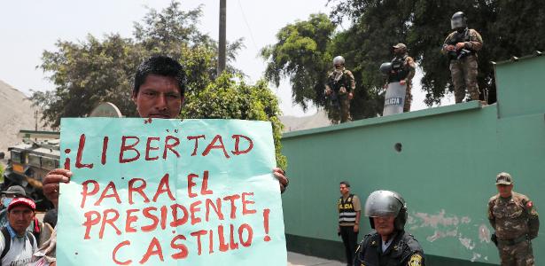 Manifestatação pede volta do ex-presidente Pedro Castillo