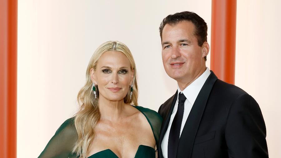 Scott Stuber e a esposa, a atriz Molly Sims, no Oscar 2023