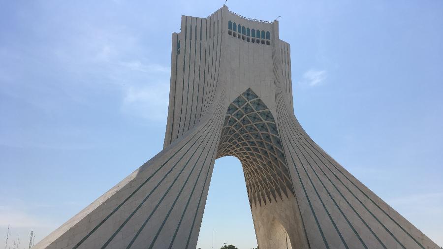 Torre Azadi, em Teerã - Lucila Runnacles/UOL