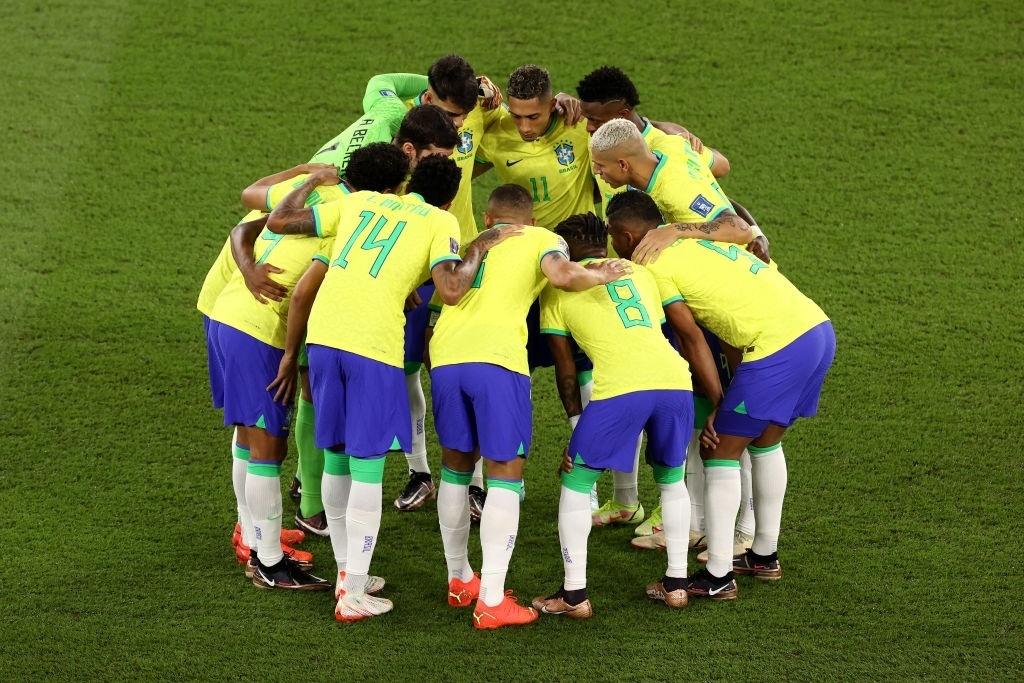 Players of the Brazilian national team gather before the match against Switzerland - Robert Cianflone/Getty Images