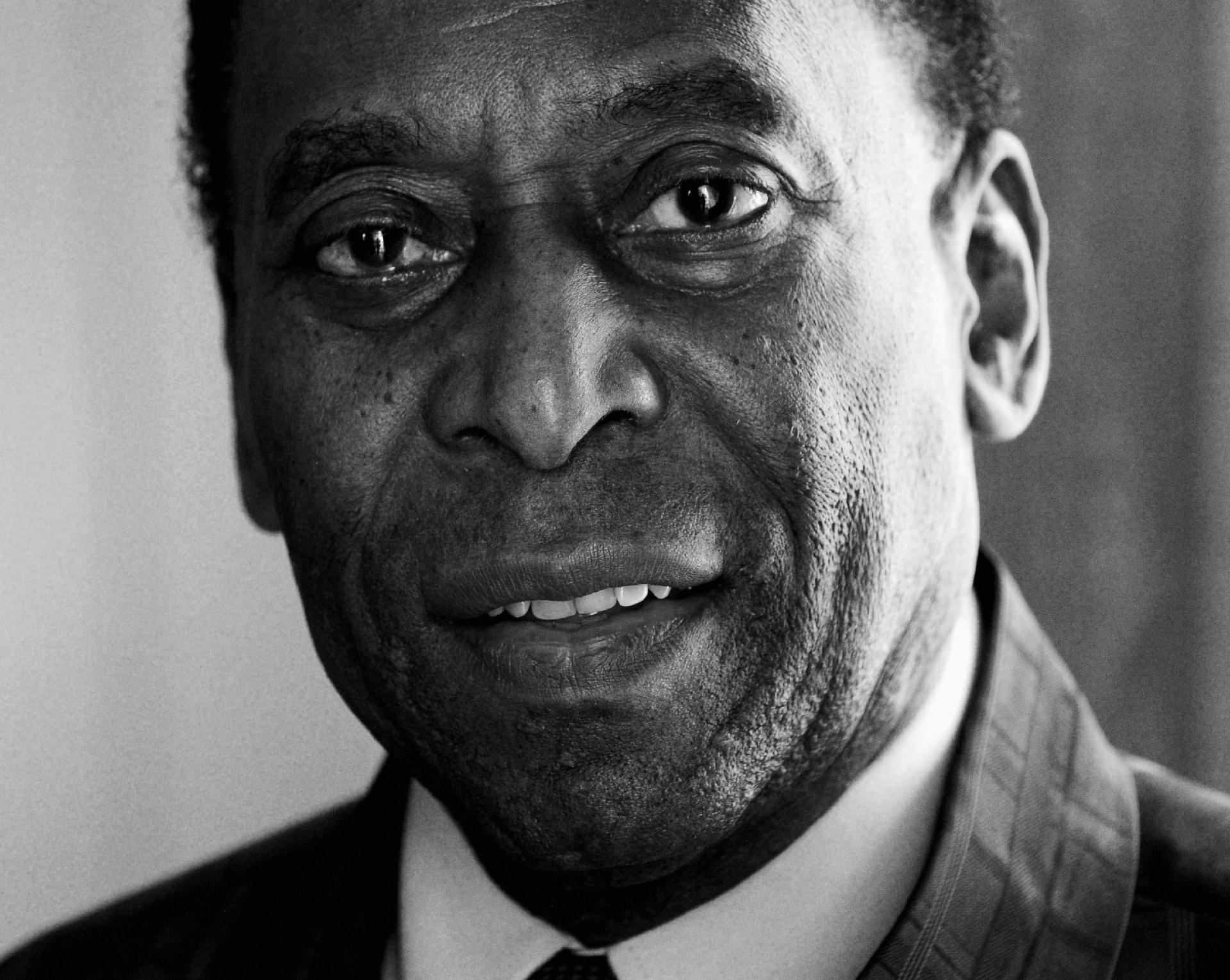 15.mai.2013 - O ex-jogador de futebol Pelé participa de uma sessão de fotos para promover 'Pelé', um filme sobre sua vida, durante o 66º Festival Anual de Cannes, na França. - Stuart C. Wilson/Getty Images