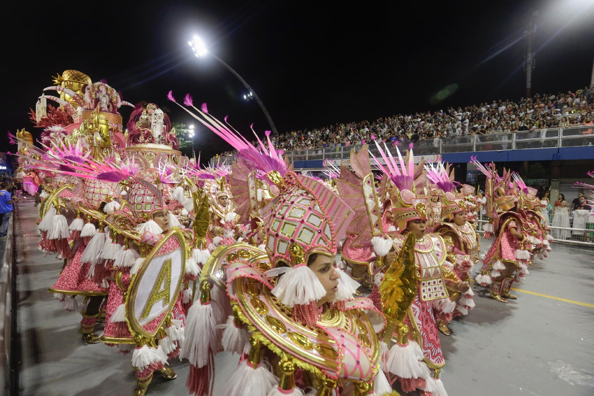 Enredo da Rosas de Ouro pede respeito e igualdade racial - Ricardo Matsukawa/UOL