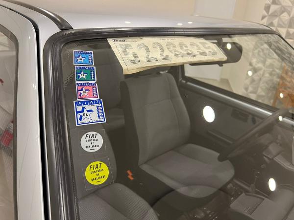 Fiat Uno guardado por 27 anos em galpão continua 0 km e vale fortuna