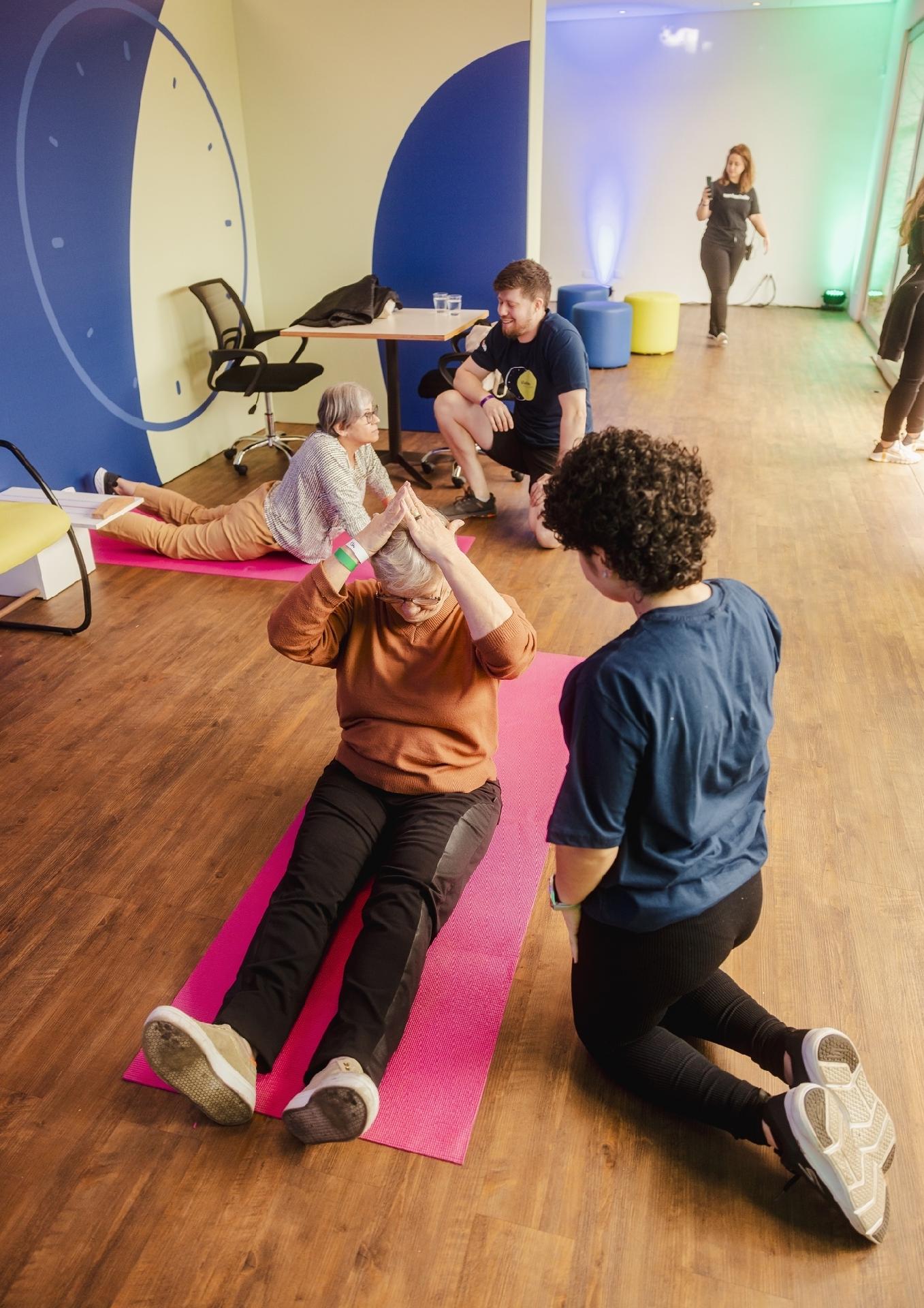 O público participou de consultas de ergonomia, para melhorar a postura no dia a dia - Vans Bumbers/UOL