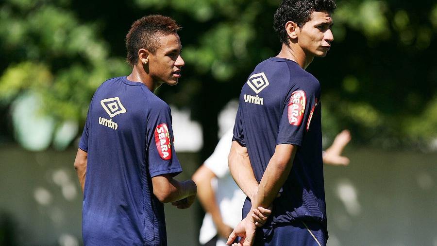 Neymar e Ganso durante treino do Santos - Ricardo Saibun/Santos FC