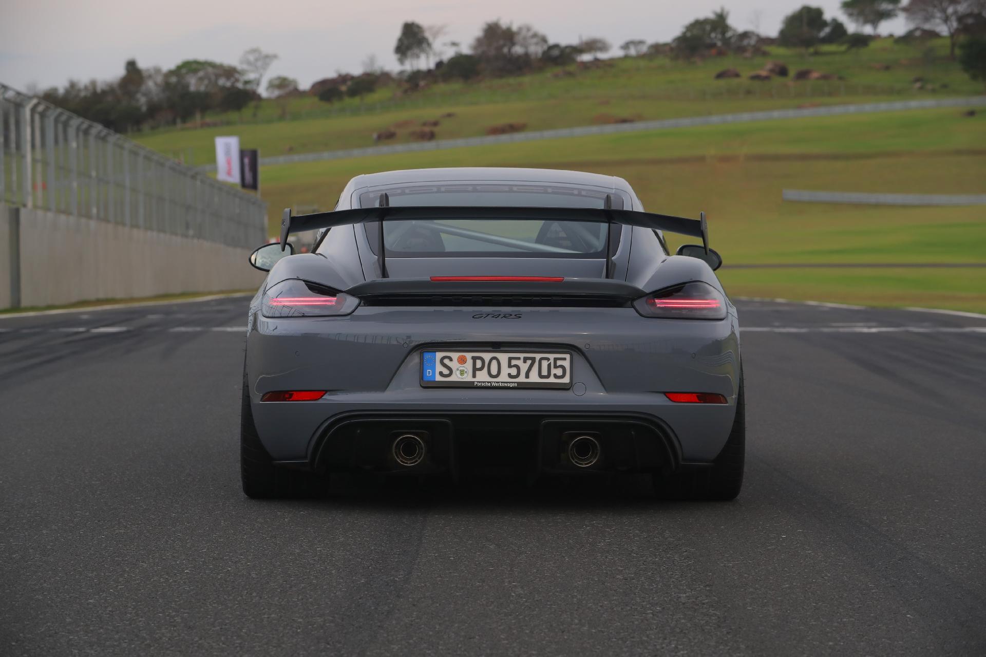 Porsche 718 Cayman GT4 RS - Divulgação