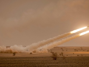 9.jan.2021 - M142 Himars medium-range missile launcher fires during military exercise - FADEL SENNA/AFP - FADEL SENNA/AFP