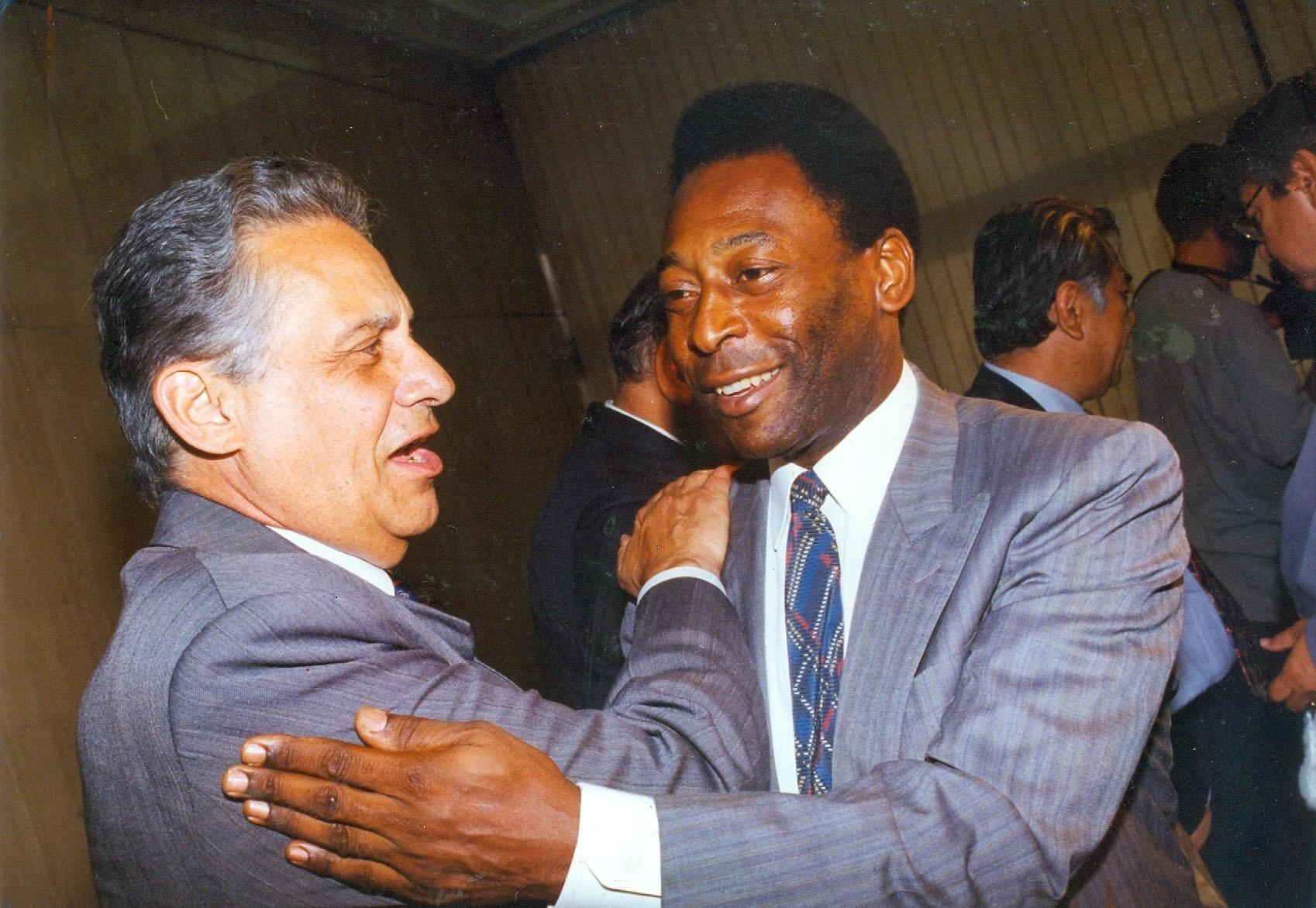 Retrato do ex-presidente da República, Fernando Henrique Cardoso, e do ex-jogador de futebol, Pelé, durante encontro em São Paulo. - Luiz Prado/Estadão Conteúdo