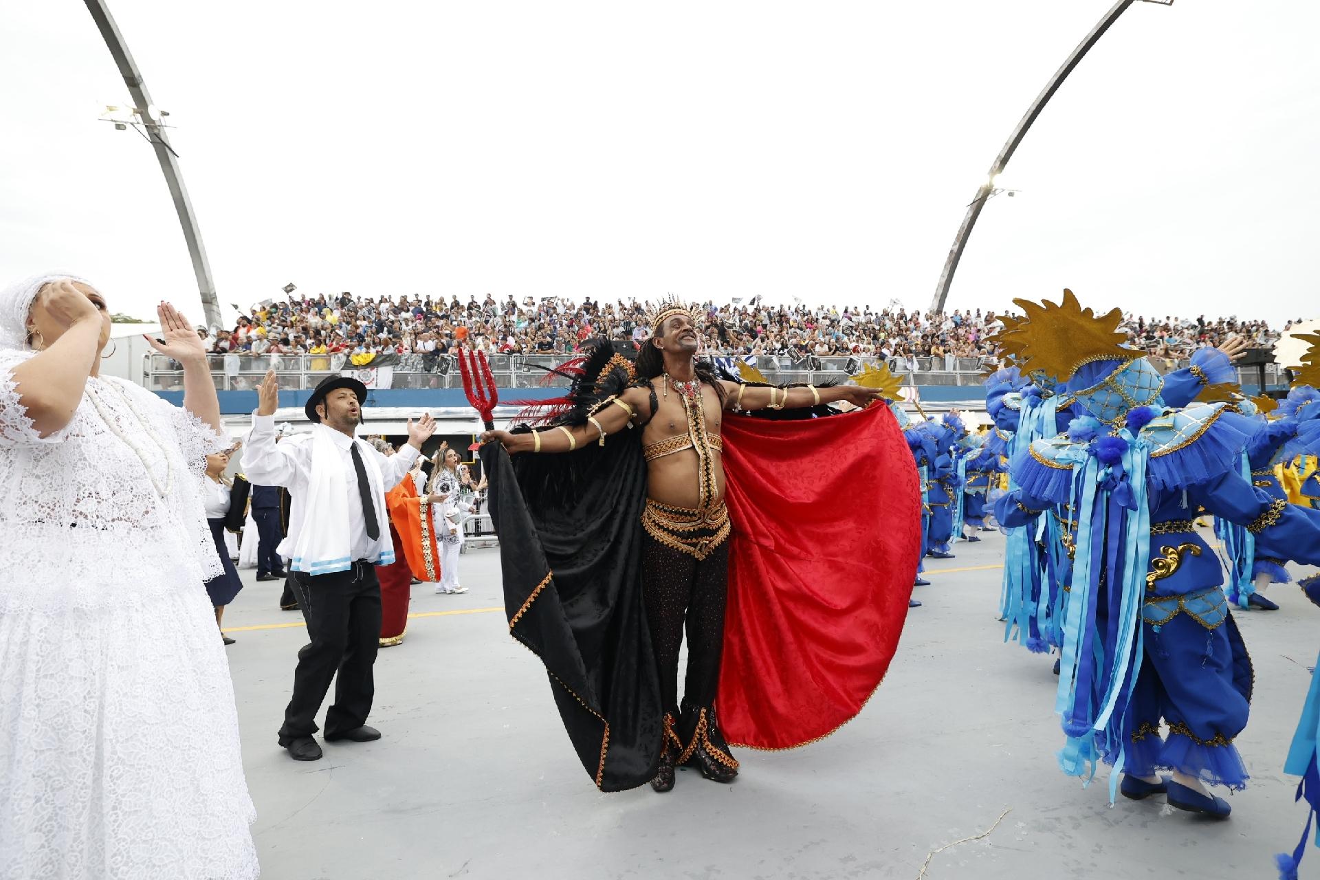 Gaviões da Fiel desfilou com enredo contra a intolerância religiosa - Mariana Pekin / UOL