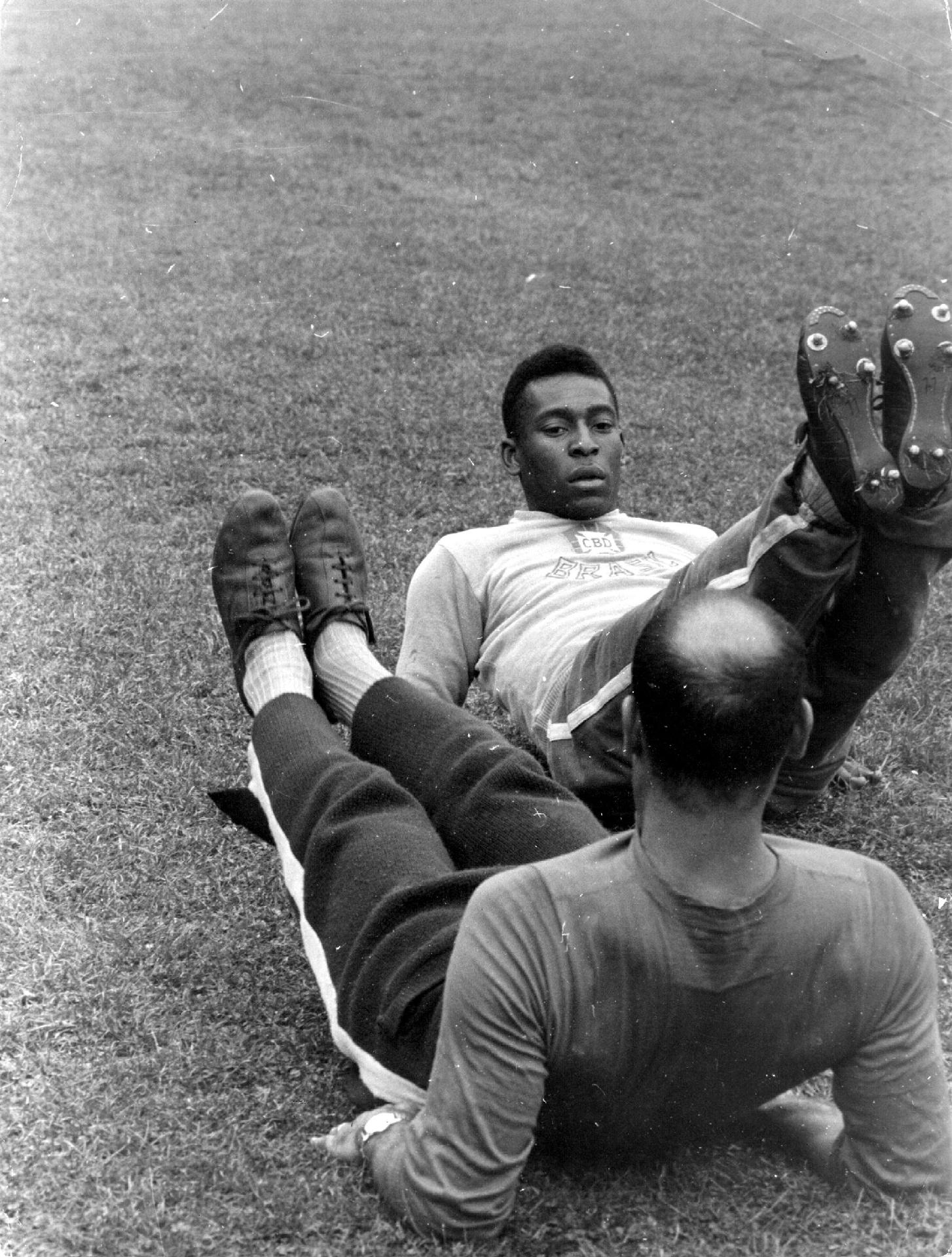 Brasil, Santos, SP. Pelé durante treino do Santos, time que o consagrou e do qual ele é ídolo. - Estadão Conteúdo