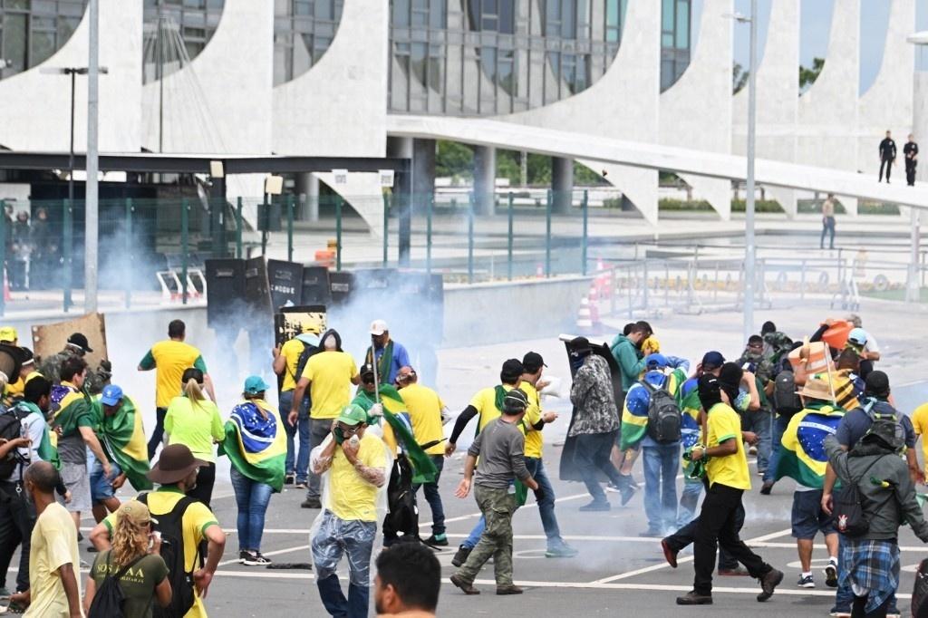 Terroristas apoiando Jair Bolsonaro causaram caos no Brasil - EVARISTO SA / AFP