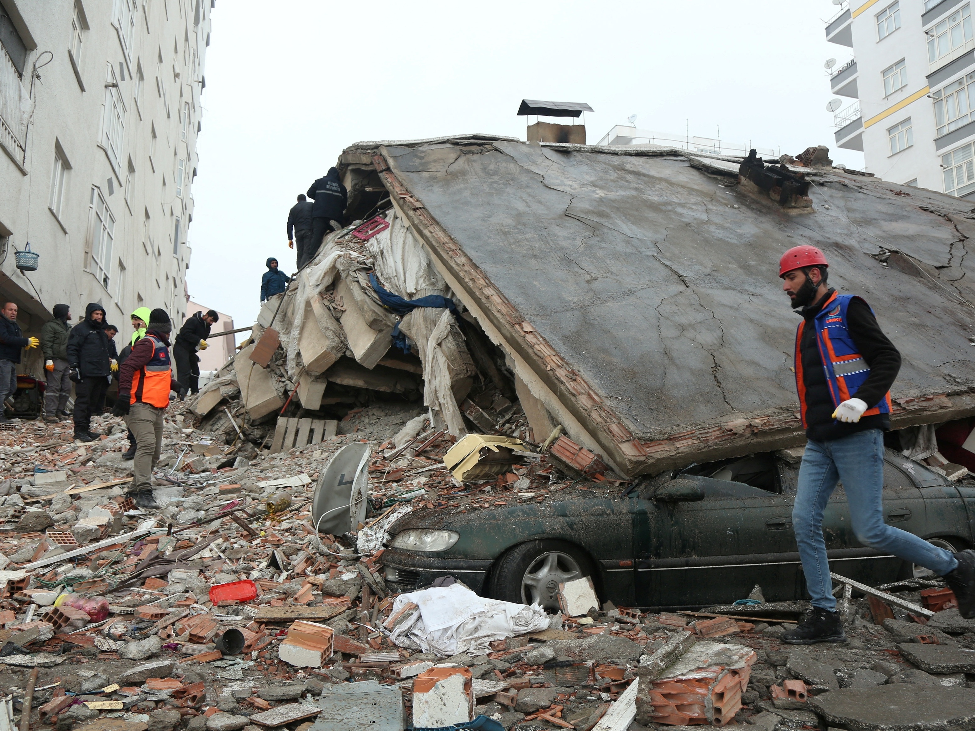 Vídeos não mostram estrago causado por terremoto na Turquia