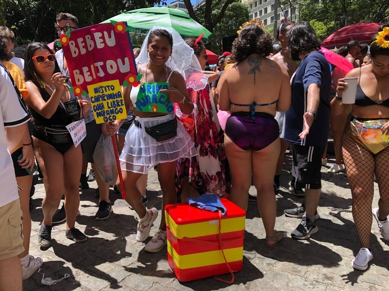 Criatividade pra fazer renda extra no Carnaval do Rio - Thiago Camara/UOL