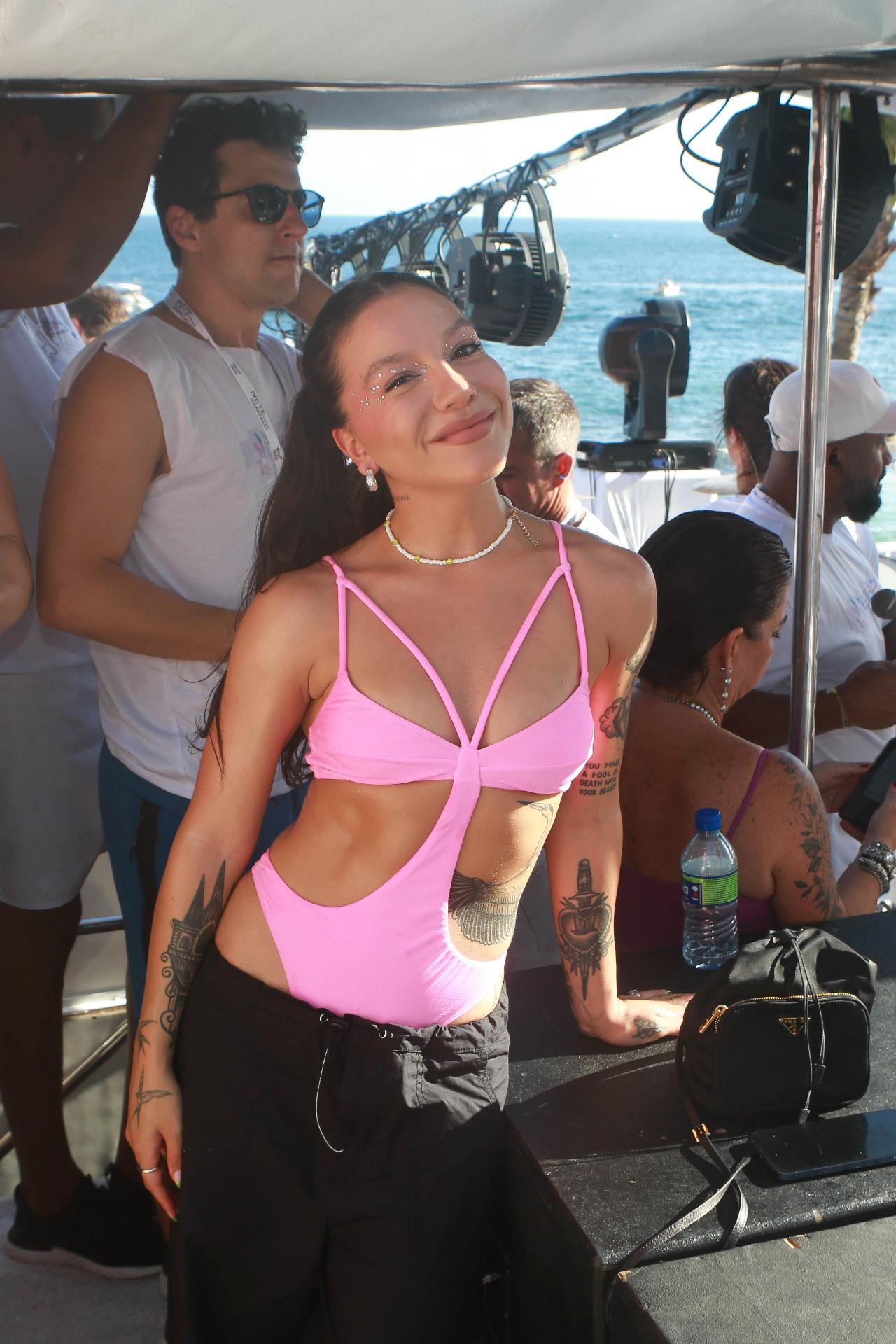 Priscila Alcântara no trio de Ivete Sangalo, em Salvador - Dilson Silva e Wesley Costa/ AgNews