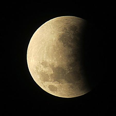 Imagem do eclipse capturada em Toledo (PR) - Gisele Pimenta/FramePhoto/FOLHAPRESS