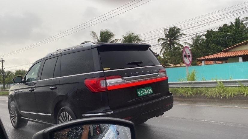 Lincoln Navigator é flagrado circulando pela Bahia - Jadson Souza