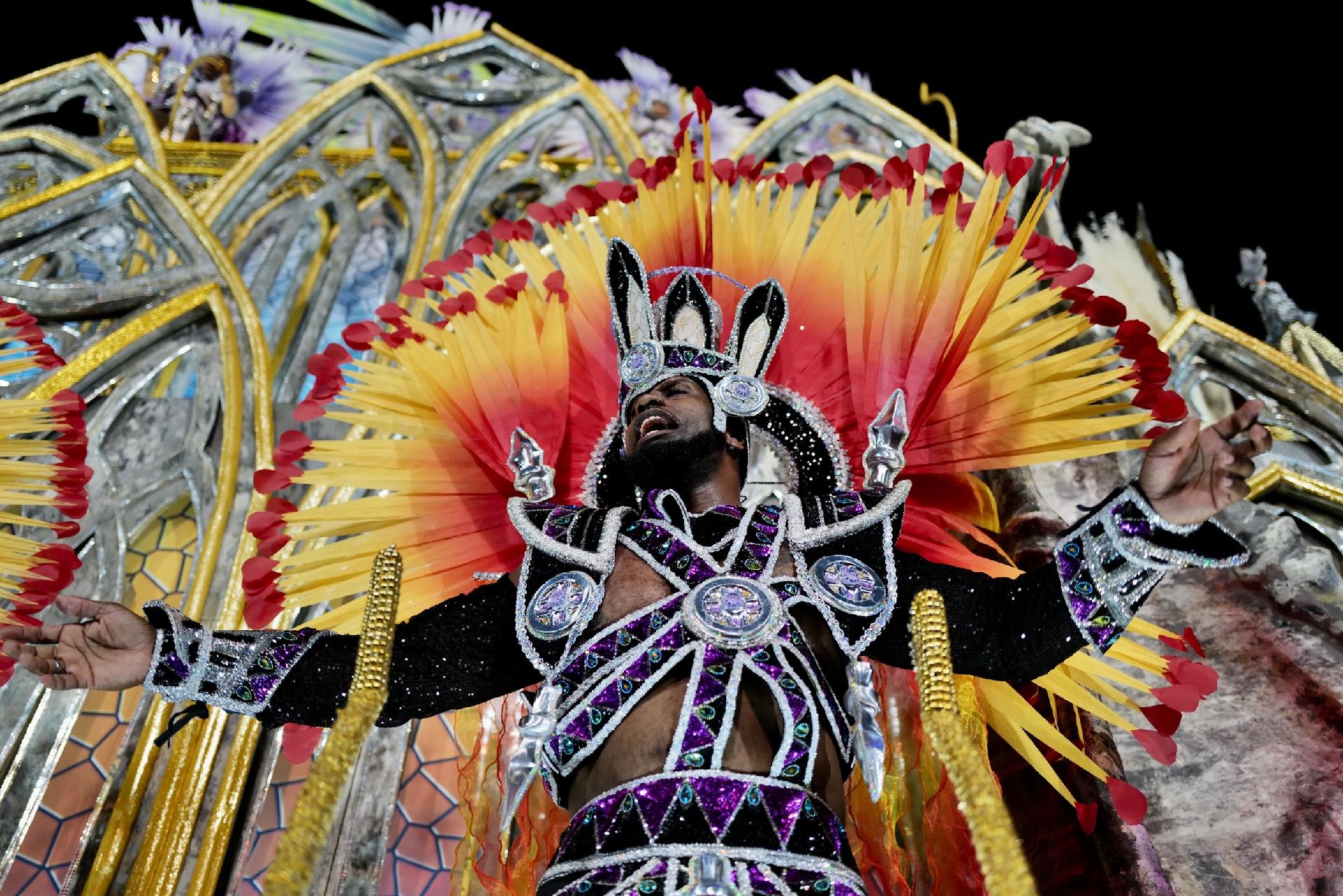 Vermelho e Branco faz homenagem a Joãosinho Trinta - Lucas Landau/ UOL