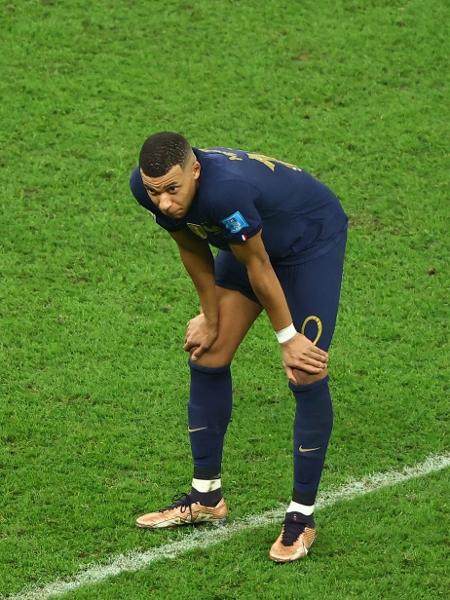 Mbappé lamenta derrota nos pênaltis para a Argentina na final da Copa - REUTERS/Bernadett Szabo