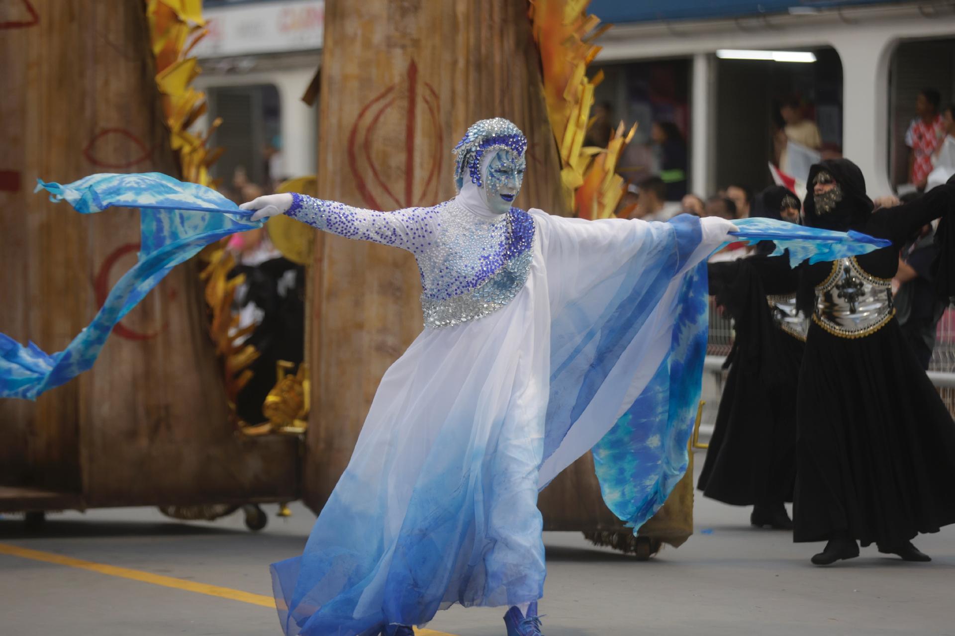Gaviões da Fiel desfilou com enredo contra a intolerância religiosa - Ricardo Matsukawa / UOL