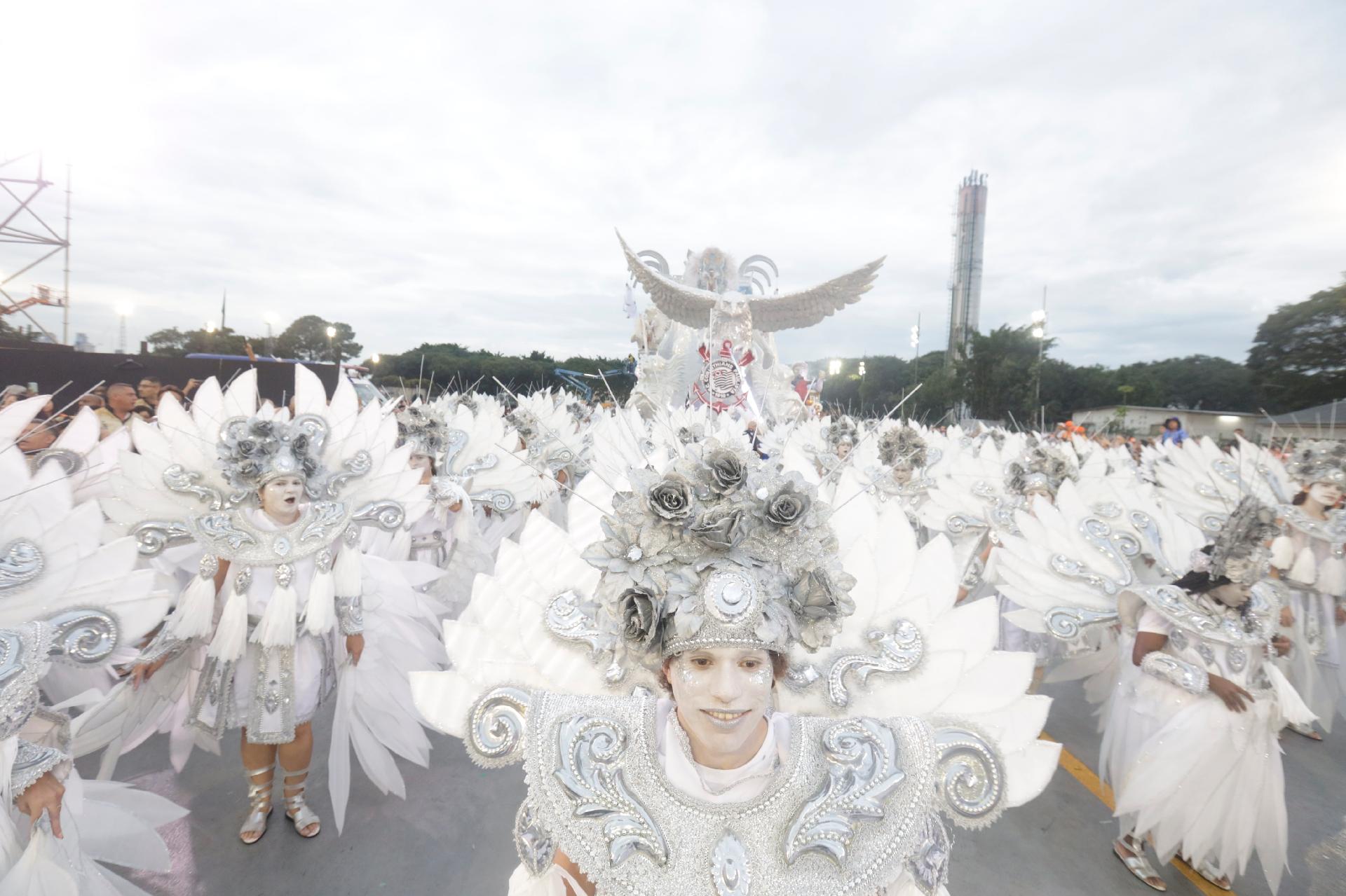 Gaviões da Fiel desfilou com enredo contra a intolerância religiosa - Ricardo Matsukawa / UOL