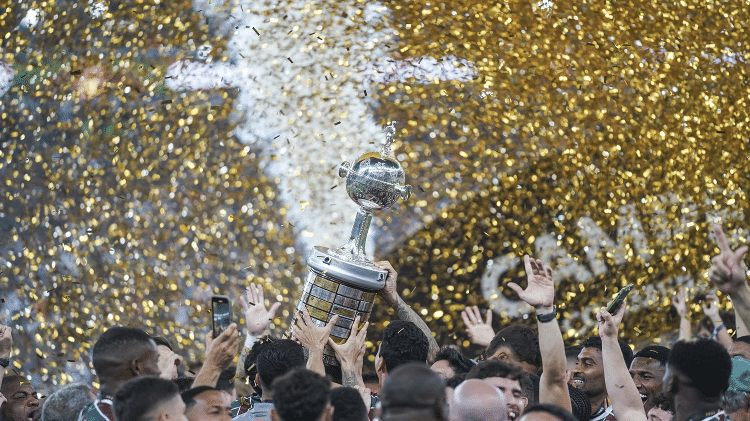 Jogadores do Fluminense comemoram o título da Libertadores após vitória sobre o Boca Juniors