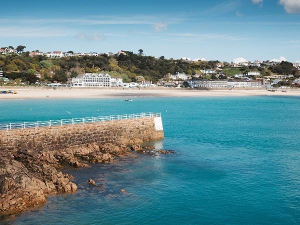 St. Brelade's Bay, em Jersey, no Reino Unido - Reprodução/Tripadvisor