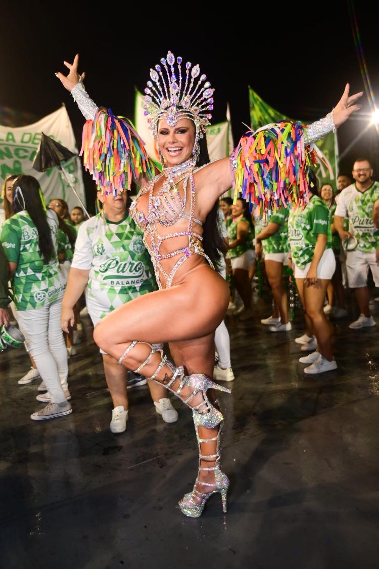 Viviane Araújo no ensaio técnico da Mancha Verde