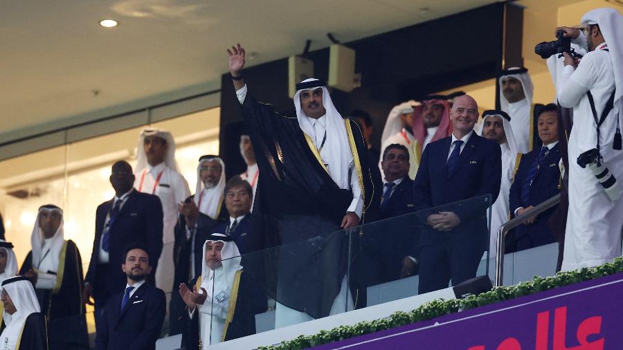Emir do Qatar, Sheikh Tamim bin Hamad al-Thani, e presidente da FIFA, Gianni Infantino, no estádio Al Bayt na abertura da Copa - REUTERS / Kai Pfaffenbach